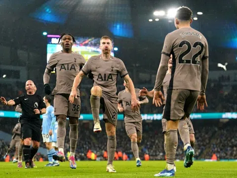 Cơn mưa bàn thắng, Man City chia điểm Tottenham trong trận Super Sunday đầy tranh cãi