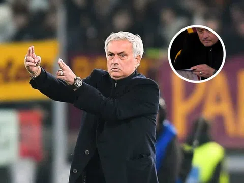 Mourinho hành động khiến tất cả tò mò trong trận cầu 3 thẻ đỏ