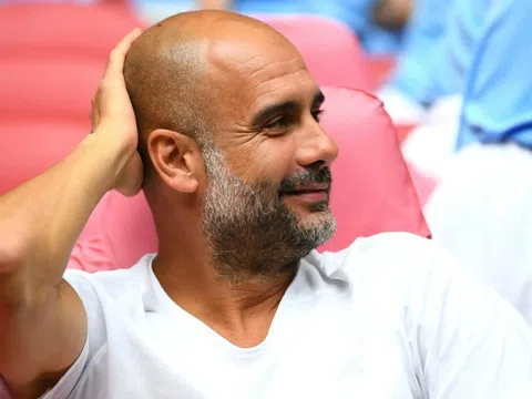 Pep Guardiola không nhớ gì về cậu bé nhặt bóng Hamilton