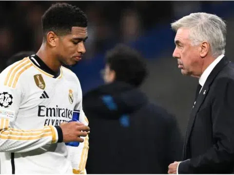 Ancelotti phải thay ngay Bellingham vì trọng tài liên tục lặp lại 4 từ