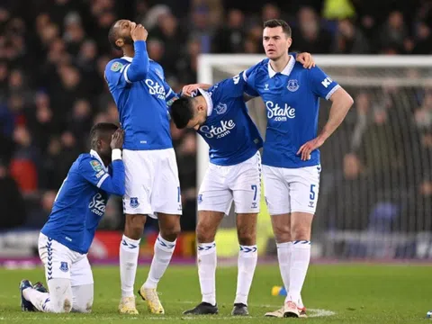 Ngôi sao Everton dính 'mưa chỉ trích' vì quả phạt đền quá tệ