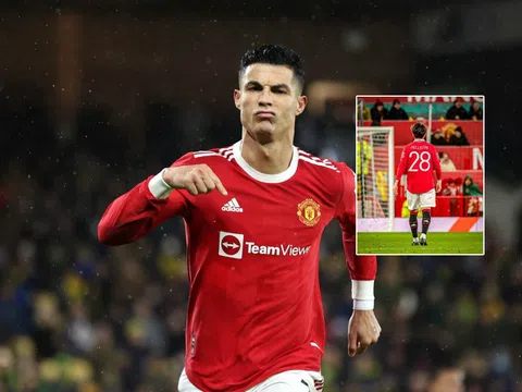 Ronaldo tiếp tục gây tiếng vang tại Old Trafford khi tài năng trẻ MU réo tên