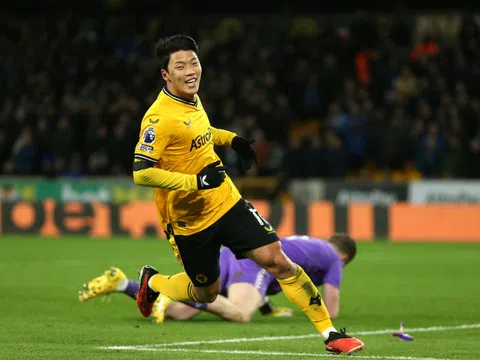 Hàng thủ tỏa sáng toàn diện, Wolves đè bẹp Everton trên sân nhà