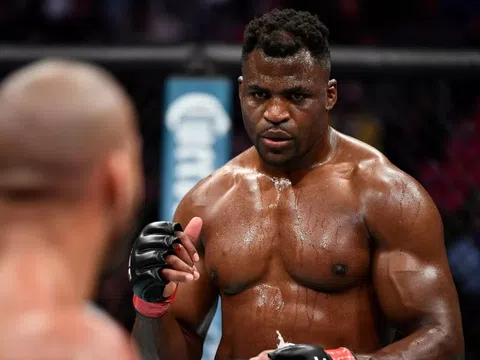 Francis Ngannou chuẩn bị lên sàn với Anthony Joshua vào tháng 3?