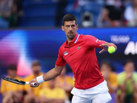 Djokovic bị cáo buộc giả vờ chấn thương