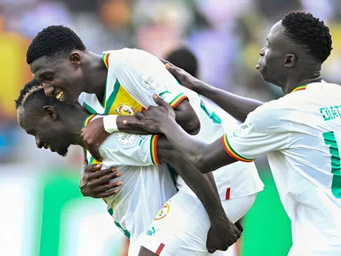 ĐKVĐ Senegal thị uy sức mạnh ngày đầu ra quân AFCON 2023