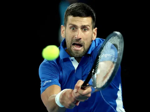 Djokovic nhọc nhằn, sao trẻ bùng nổ tại Australian Open 2024