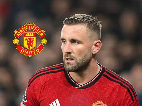 Vừa rời Carrington, Luke Shaw đã nhận giấy phạt