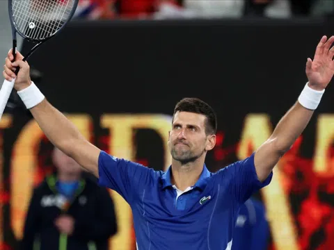 Kết quả tennis 19/1: Djokovic tìm lại phong độ, Sinner tiếp tục thăng hoa