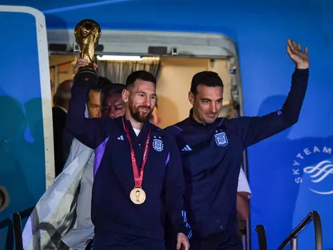 HLV Argentina lấy gương Messi để chỉ trích bóng đá ngày nay