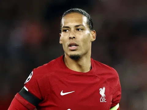 Van Dijk lên tiếng về tương lai, sáng tỏ vụ theo Klopp rời Liverpool