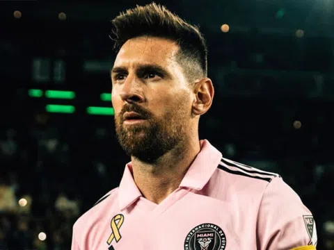 Messi nhận 'hình phạt' đau đớn từ fan