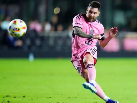 VIDEO: Messi bị từ chối siêu phẩm ngay trong gang tấc