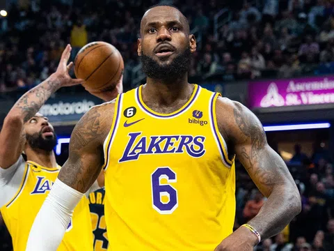 Lebron James bỏ lỡ cơ hội đối đầu với Stephen Curry và Golden State Warriors