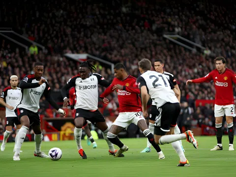 Cựu sao Arsenal gieo sầu, MU thất thủ trước Fulham ngay tại Old Trafford