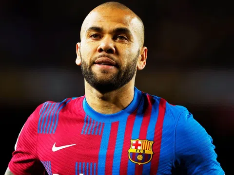 Dani Alves chính thức bị tước bỏ tư cách huyền thoại Barcelona