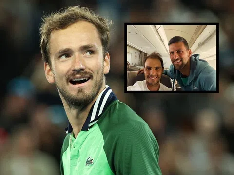 Daniil Medvedev ngỡ ngàng trước cảnh "tình bể bình" của Nadal và Djokovic