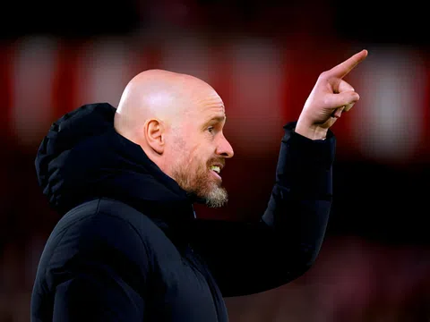 Ten Hag chỉ trích Nottingham vì cố ý triệt hạ một sao MU