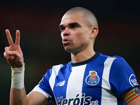 Pepe nhận mưa lời khen trong ngày làm nên lịch sử tại Champions League