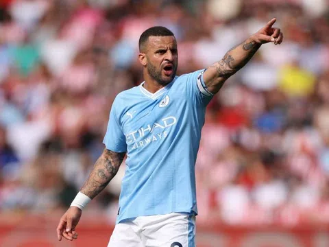 Kyle Walker: "Tôi chưa thấy ai chuyền bóng giỏi như thế"