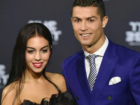 Bạn gái Ronaldo khiến CĐM choáng ngợp với loạt ảnh "hút hồn"