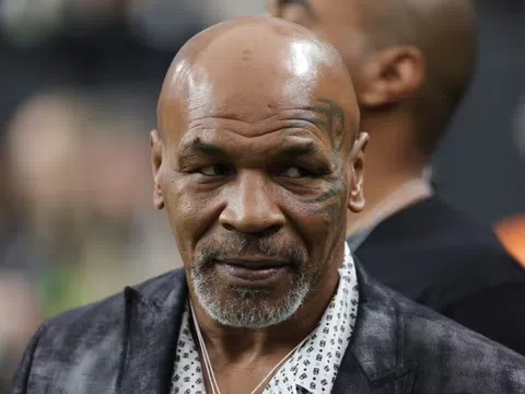 Mike Tyson gặp tình huống 'dở khóc dở cười' khi đi xem quần vợt