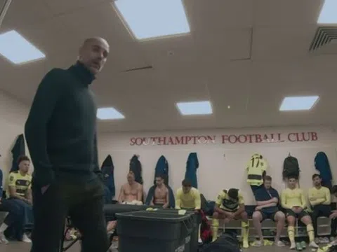 Netflix tiết lộ màn 'sấy tóc' các cầu thủ của Pep Guardiola