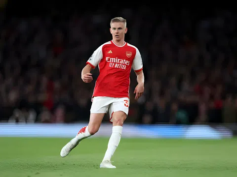 Rời Arsenal, Zinchenko bất ngờ thông báo sẵn sàng tham gia chiến đấu tại quê hương