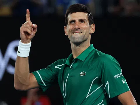 Djokovic chính thức vượt mặt huyền thoại quần vợt