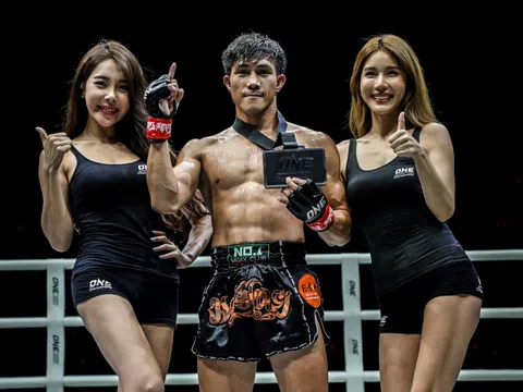 Knock-out võ sĩ Châu Âu chỉ sau 1 phút, Nguyễn Trần Duy Nhất vô địch thế giới đầy cảm xúc