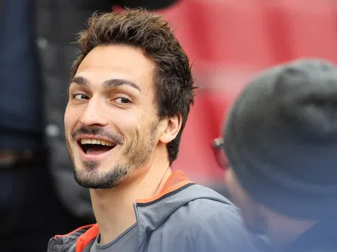 Mats Hummels 'đá xoáy' các đội bóng tại Premier League