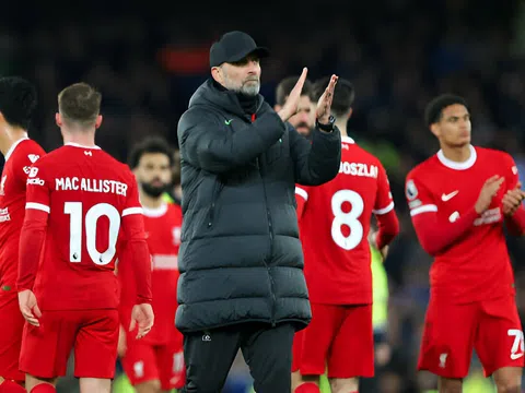 Klopp tuyên bố chính thức về cuộc đua vô địch sau trận thua Everton