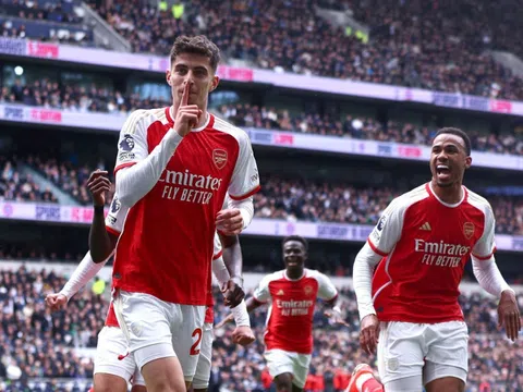 Derby London rực lửa, Arsenal đánh bại Tottenham để tiếp tục cuộc đua vô địch NHA