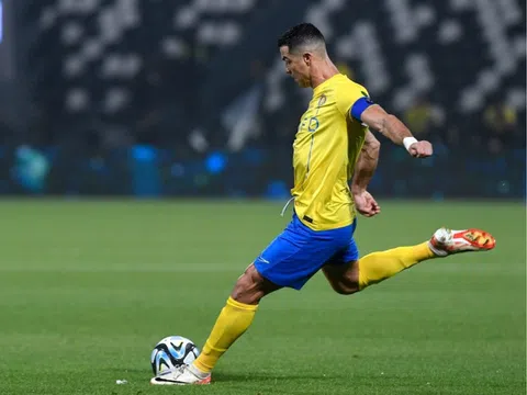 Ronaldo lập cú đúp, Al-Nassr thẳng tiến vào chung kết King Cup trước Al-Khaleej