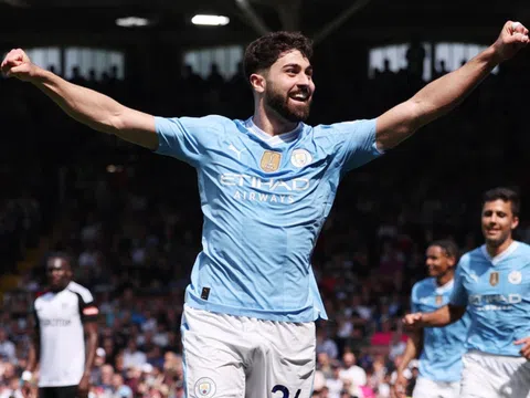 Đè bẹp Fulham, Man City vươn lên ngôi đầu Ngoại hạng Anh