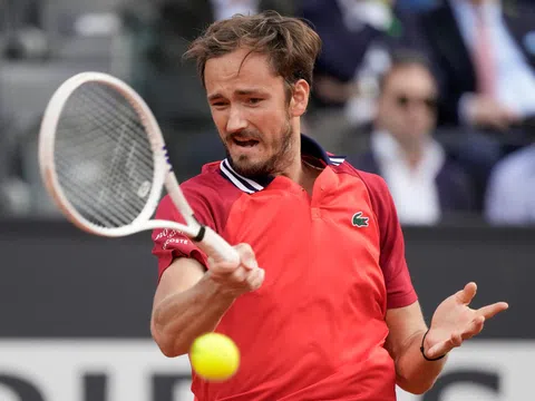 Kết quả tennis 14/5: Medvedev nhọc nhằn, 'tiểu Federer' dừng bước tại Rome