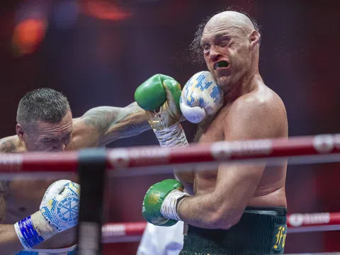 Toàn cảnh chiến thắng lịch sử của Oleksandr Usyk trước Tyson Fury