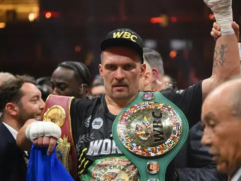 Oleksandr Usyk bất ngờ lĩnh án phạt sau chức vô địch lịch sử