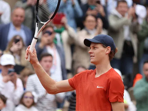 Jannik Sinner ra quân dễ dàng ở Roland Garros 2024