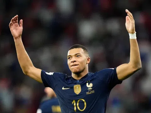 Chính thức: Mbappe đoat giải cầu thủ xuất sắc nhất châu Âu của Globe Soccer