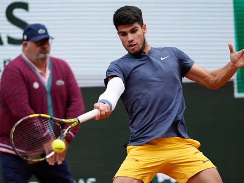 Carlos Alcaraz vào tứ kết Roland Garros 2024