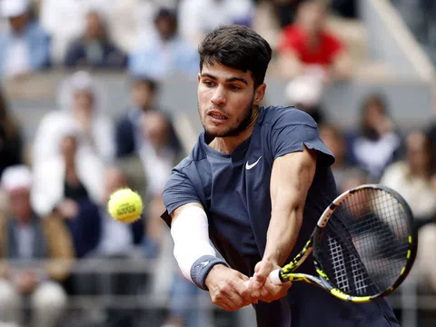 Alcaraz hẹn Sinner ở bán kết Roland Garros 2024