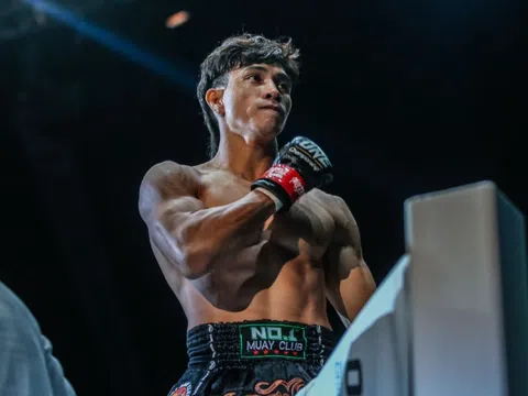 Nguyễn Trần Duy Nhất thắng kịch tính 'thần đồng' 17 tuổi tại ONE Championship