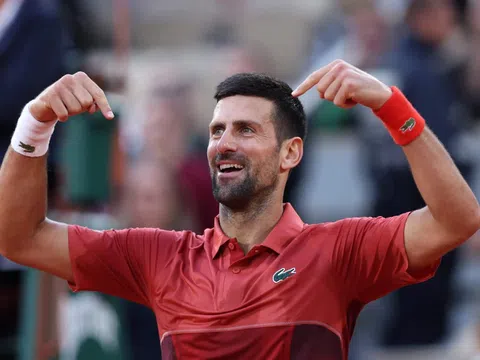 Djokovic trở lại tập luyện chỉ sau 1 tuần phẫu thuật