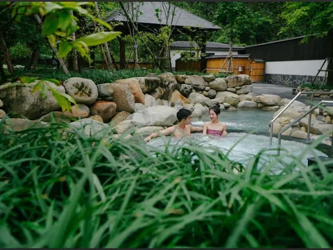 Onsen mùa hè - liệu pháp vàng cho thanh xuân