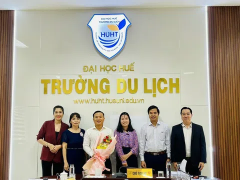 Mô hình hỗ trợ người học của Trường Du lịch - Đại học Huế : Cánh cửa mở ra bầu trời mới