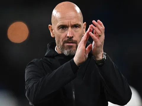 Ten Hag gây gất ngờ với hành động lấy lòng cầu thủ MU