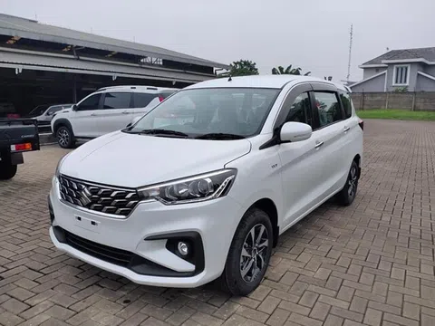 Tin xe trưa 2/1: Giảm sốc 130 triệu đồng, ‘kẻ hạ bệ Mitsubishi Xpander’ giá rẻ như Hyundai Grand i10