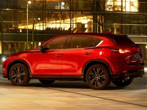 Mazda CX-5 facelift 2024 bất ngờ về đại lý: Thiết kế mới mẻ, bổ sung trang bị, giá cực hấp dẫn