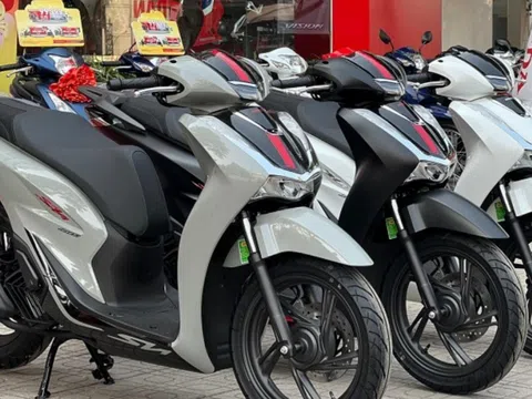 Tin xe hot 15/4: Honda SH đang có giá cực rẻ, ‘cơ hội vàng’ để khách Việt sở hữu ‘Vua tay ga’